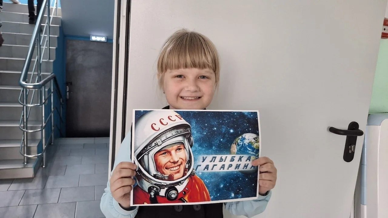 УЛЫБКА ГАГАРИНА. Визитной карточкой первого полета человека в космос стала именно лучезарная улыбка Юрия Гагарина и слова "Поехали!", поэтому в преддверии праздника стартовала Всероссийская акция "Улыбка Гагарина" УЛЫБКА ГАГАРИНА. Визитной карточкой первого полета человека в космос стала именно лучезарная улыбка Юрия Гагарина и слова "Поехали!", поэтому в преддверии праздника стартовала Всероссийская акция "Улыбка Гагарина"