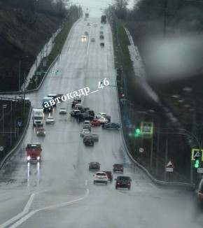 В Курске из-за ДТП на перекрёстке дороги 38Н-862 и улицы Никитина задерживается движение транспорта