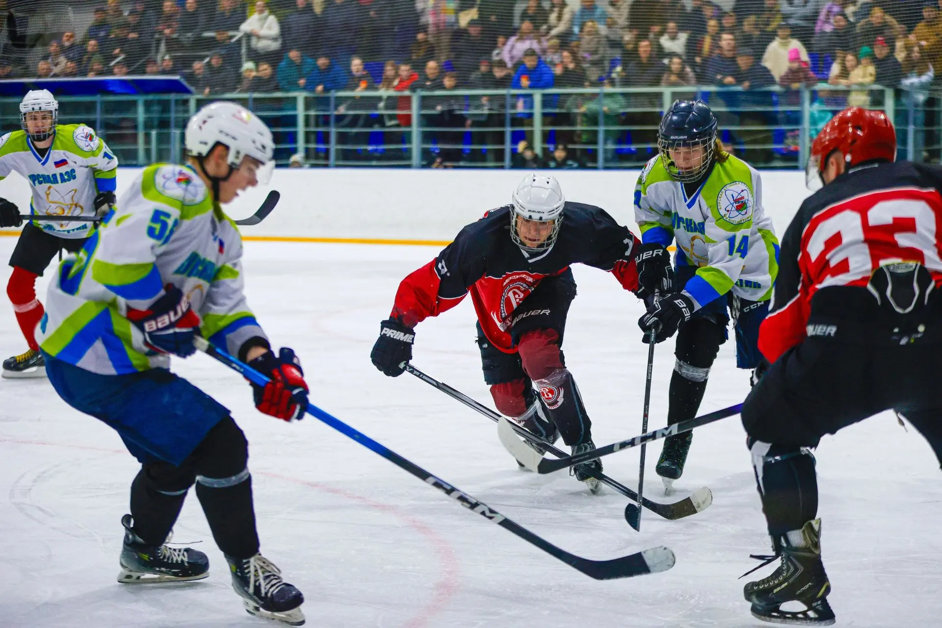 В хоккей играют настоящие мужчины, а наши ещё и кубки завоевывают! В хоккей играют настоящие мужчины, а наши ещё и кубки завоевывают!