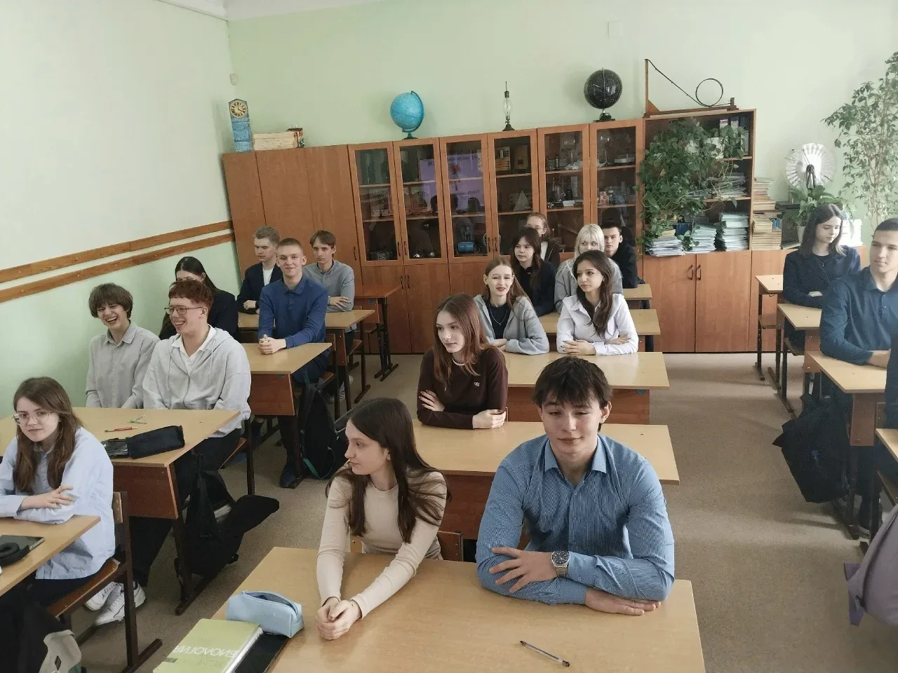 Специалисты городского молодежного центра социальных программ «Спектр» провели для учеников школы № 2 им. В.З. Петрашова интерактивное занятие с элементами обсуждения «Тревожность», направленное на снижение уровня тревоги и... Специалисты городского молодежного центра социальных программ «Спектр» провели для учеников школы № 2 им. В.З. Петрашова интерактивное занятие с элементами обсуждения «Тревожность», направленное на снижение уровня тревоги и...