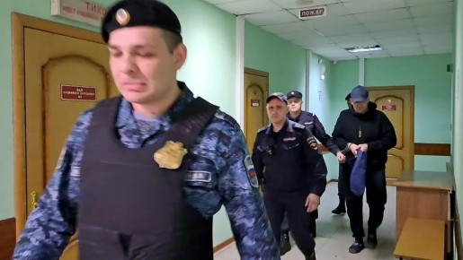 «Бонжур»: в Курске директор «КРЕМНЯ» Игорь Ругаев с улыбкой выслушал приговор — 8 лет колонии