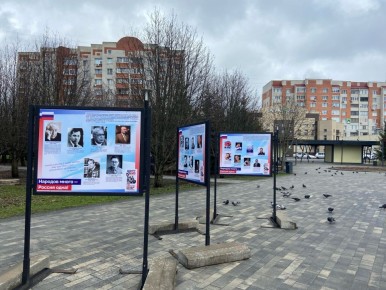 В сквере Воинской Славы обновлена информация на пилонах