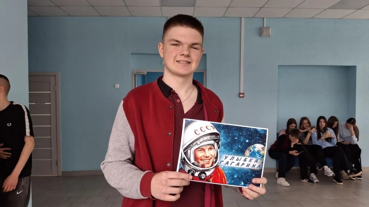 УЛЫБКА ГАГАРИНА. Визитной карточкой первого полета человека в космос стала именно лучезарная улыбка Юрия Гагарина и слова "Поехали!", поэтому в преддверии праздника стартовала Всероссийская акция "Улыбка Гагарина" УЛЫБКА ГАГАРИНА. Визитной карточкой первого полета человека в космос стала именно лучезарная улыбка Юрия Гагарина и слова "Поехали!", поэтому в преддверии праздника стартовала Всероссийская акция "Улыбка Гагарина"