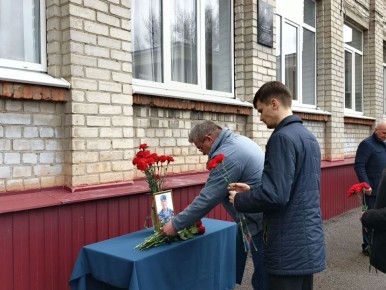 В Курске открыли мемориальную доску в память о погибшем участнике СВО Сергее Рыжкове