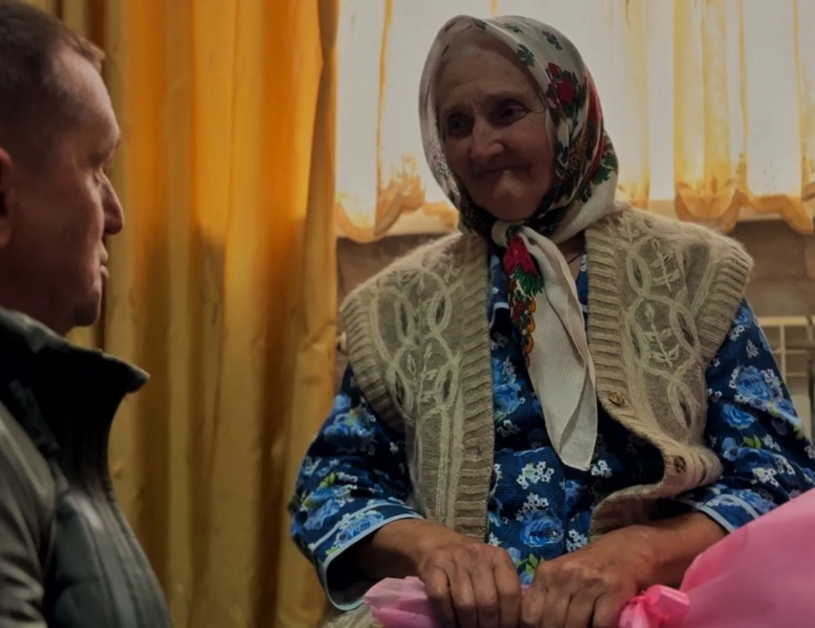 Сегодня с Александром Игоревичем Шаповаловым, начальником главного управления по взаимодействию с институтами гражданского общества, по поручению губернатора Курской области Александра Хинштейна поздравили с 85-летним... Сегодня с Александром Игоревичем Шаповаловым, начальником главного управления по взаимодействию с институтами гражданского общества, по поручению губернатора Курской области Александра Хинштейна поздравили с 85-летним...