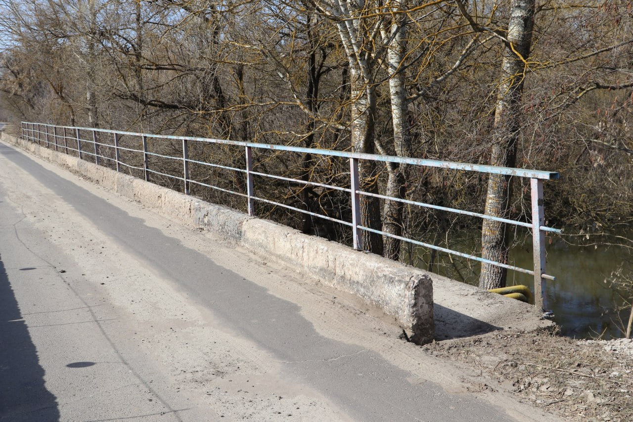 В Курском районе ремонтируют мост через реку Большая Курица В Курском районе ремонтируют мост через реку Большая Курица