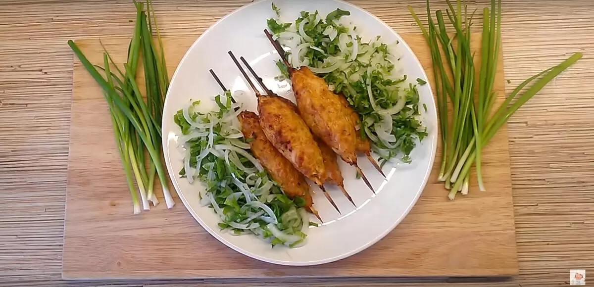 Люля-кебаб: Как приготовить сочное мясное лакомство в духовке