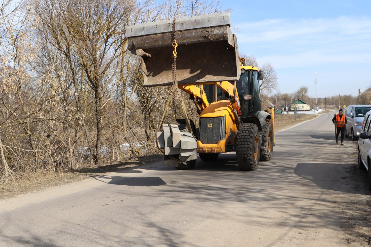 В Курском районе ремонтируют мост через реку Большая Курица В Курском районе ремонтируют мост через реку Большая Курица