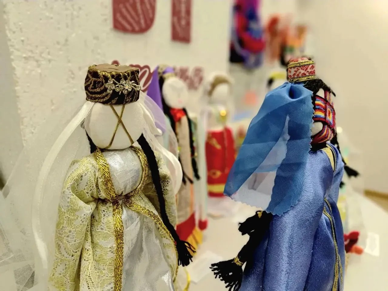 В библиотеке-филиале №2 имени Е.И. Носова открылась выставка «Куклы народов большой страны» В библиотеке-филиале №2 имени Е.И. Носова открылась выставка «Куклы народов большой страны»