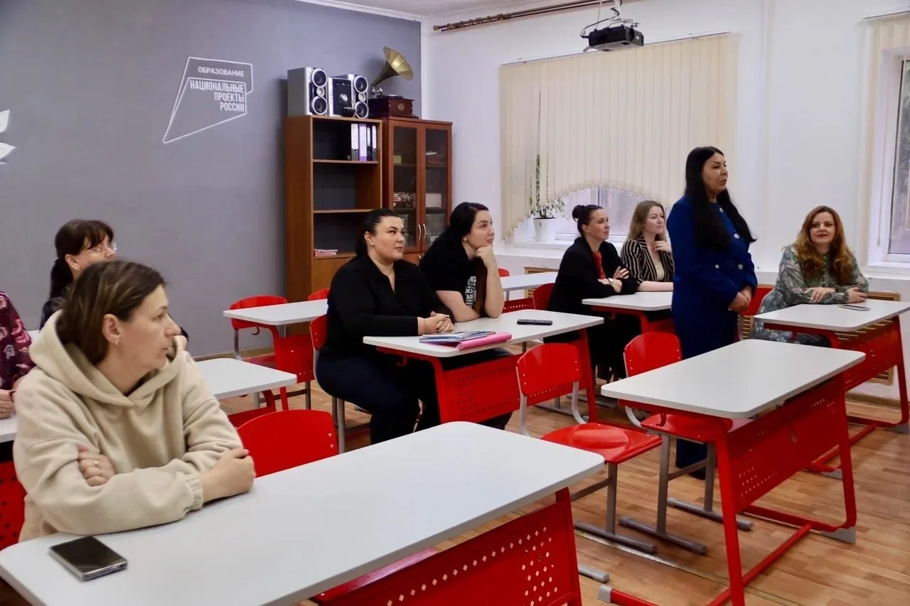 Глава Курского района Сергей Курносов посетил Винниковский сельсовет, известный далеко за пределами Курской области, благодаря нашей знаменитой землячке - певице Надежде Плевицкой Глава Курского района Сергей Курносов посетил Винниковский сельсовет, известный далеко за пределами Курской области, благодаря нашей знаменитой землячке - певице Надежде Плевицкой