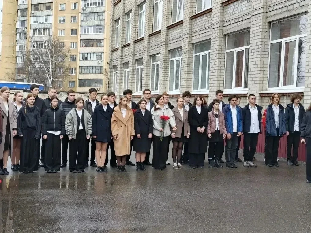 Партийцы увековечили память курского воина Партийцы увековечили память курского воина