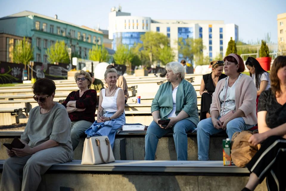 Сегодня любимое место отдыха курян — «Полугора» — вновь заработало! Это общественное пространство появилось по инициативе губернатора Александра Хинштейна Сегодня любимое место отдыха курян — «Полугора» — вновь заработало! Это общественное пространство появилось по инициативе губернатора Александра Хинштейна