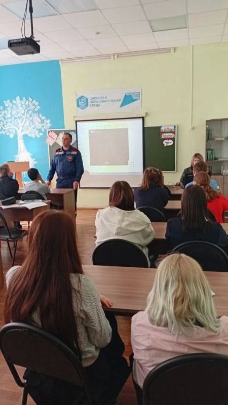 Работниками ПЧ Фатежского района Противопожарной службы комитета региональной безопасности - инструктором ПП С. Гудковым и командиром отделения М. Рябых - проведено профилактическое занятие по пожарной безопасности для... Работниками ПЧ Фатежского района Противопожарной службы комитета региональной безопасности - инструктором ПП С. Гудковым и командиром отделения М. Рябых - проведено профилактическое занятие по пожарной безопасности для...