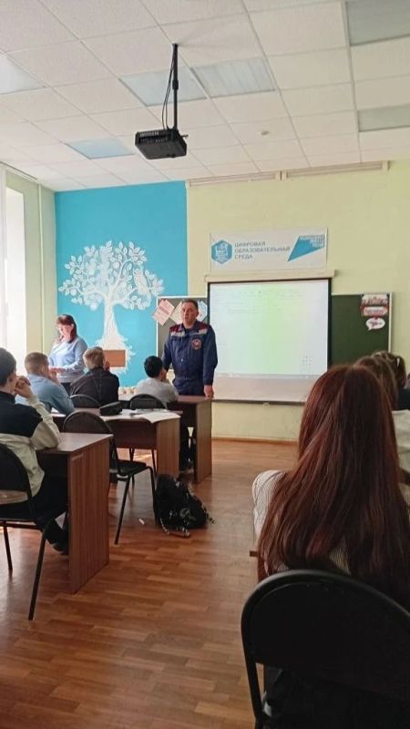 Работниками ПЧ Фатежского района Противопожарной службы комитета региональной безопасности - инструктором ПП С. Гудковым и командиром отделения М. Рябых - проведено профилактическое занятие по пожарной безопасности для... Работниками ПЧ Фатежского района Противопожарной службы комитета региональной безопасности - инструктором ПП С. Гудковым и командиром отделения М. Рябых - проведено профилактическое занятие по пожарной безопасности для...