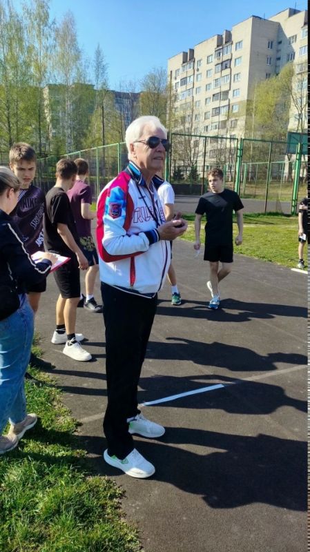 В школе № 13 было жарко! Погода — супер, настроение — огонь, а нормативы ГТО все выполняли на отлично В школе № 13 было жарко! Погода — супер, настроение — огонь, а нормативы ГТО все выполняли на отлично