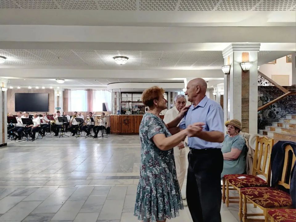 Музыка, танцы и только положительные эмоции Музыка, танцы и только положительные эмоции