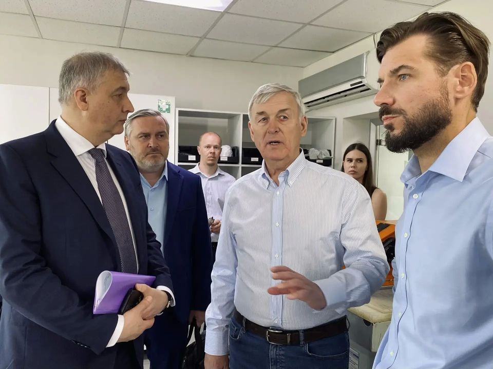 Заместитель губернатора Курской области Сергей Фофанов посетил завод «Композит» Заместитель губернатора Курской области Сергей Фофанов посетил завод «Композит»