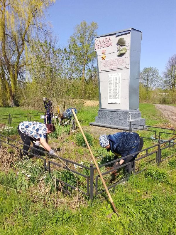 В Большеугонском сельсовете кипят работы по благоустройству памятников к Дню Победы В Большеугонском сельсовете кипят работы по благоустройству памятников к Дню Победы