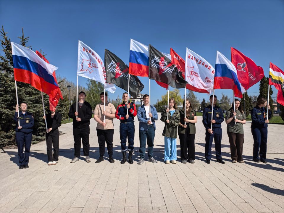 Частицу Вечного огня у Могилы Неизвестного Солдата в Александровском саду в Москве соединили с пламенем Вечного огня на мемориале «Курская дуга» Частицу Вечного огня у Могилы Неизвестного Солдата в Александровском саду в Москве соединили с пламенем Вечного огня на мемориале «Курская дуга»