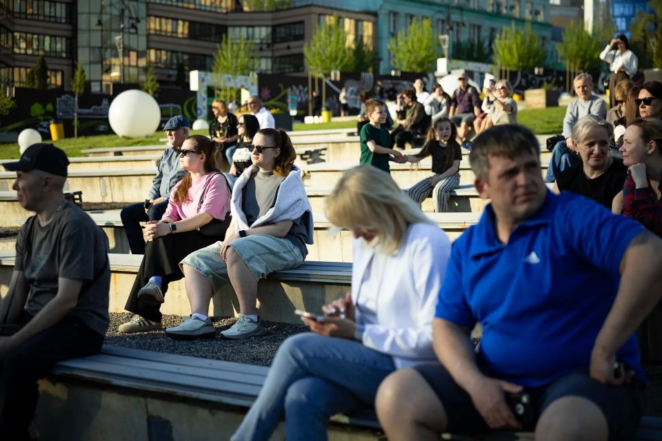 Сегодня любимое место отдыха курян — «Полугора» — вновь заработало! Это общественное пространство появилось по инициативе губернатора Александра Хинштейна Сегодня любимое место отдыха курян — «Полугора» — вновь заработало! Это общественное пространство появилось по инициативе губернатора Александра Хинштейна