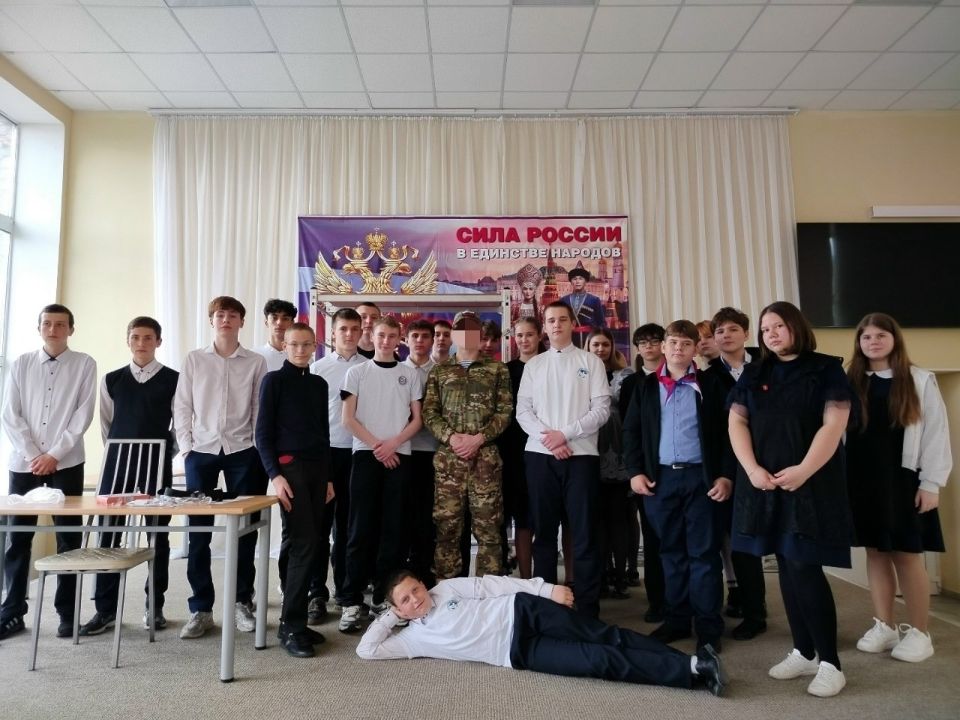 На прошлой неделе в Касторенской школе №1 состоялась «Классная встреча» с участием Волонтёров Победы и активистов Движения Первых На прошлой неделе в Касторенской школе №1 состоялась «Классная встреча» с участием Волонтёров Победы и активистов Движения Первых