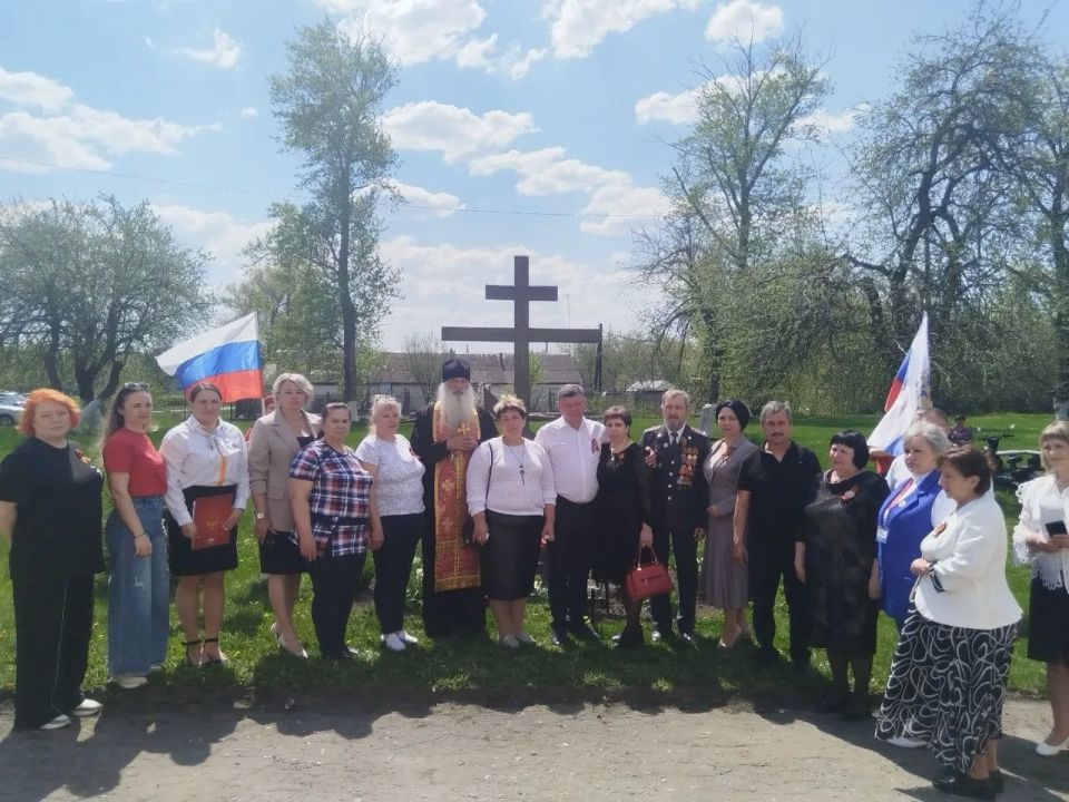 В преддверии Дня Победы в Кривецкой основной школе прошла торжественная церемония открытия Парт героя, посвященных сразу четверым выпускникам, участникам специальной военной операции: Землякову Ивану Викторовичу, Новичкову... В преддверии Дня Победы в Кривецкой основной школе прошла торжественная церемония открытия Парт героя, посвященных сразу четверым выпускникам, участникам специальной военной операции: Землякову Ивану Викторовичу, Новичкову...