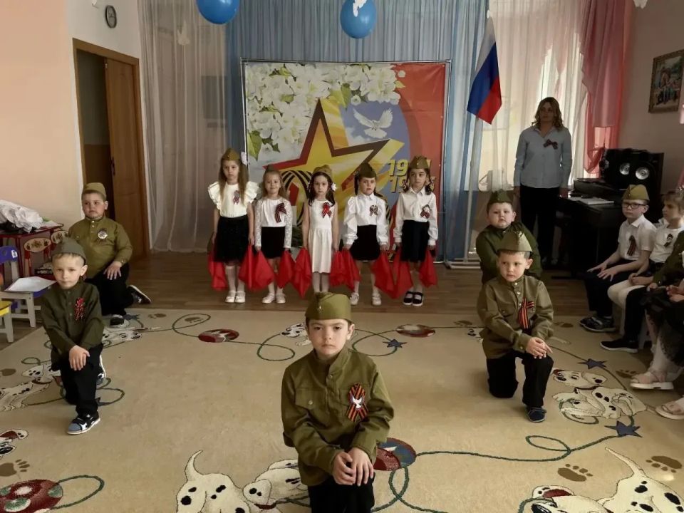 В преддверии 9 мая в МКДОУ «Детский сад №2» прошло мероприятие, посвящённое 81-й годовщине Победы в Великой Отечественной войне В преддверии 9 мая в МКДОУ «Детский сад №2» прошло мероприятие, посвящённое 81-й годовщине Победы в Великой Отечественной войне