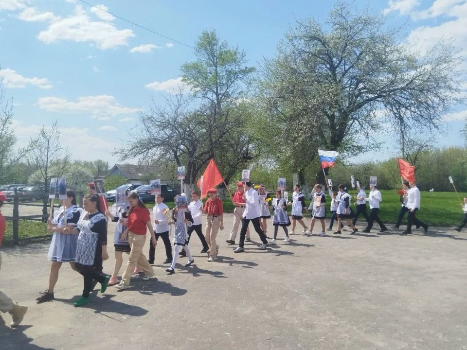 В преддверии Дня Победы в Кривецкой основной школе прошла торжественная церемония открытия Парт героя, посвященных сразу четверым выпускникам, участникам специальной военной операции: Землякову Ивану Викторовичу, Новичкову... В преддверии Дня Победы в Кривецкой основной школе прошла торжественная церемония открытия Парт героя, посвященных сразу четверым выпускникам, участникам специальной военной операции: Землякову Ивану Викторовичу, Новичкову...