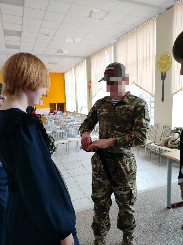 На прошлой неделе в Касторенской школе №1 состоялась «Классная встреча» с участием Волонтёров Победы и активистов Движения Первых На прошлой неделе в Касторенской школе №1 состоялась «Классная встреча» с участием Волонтёров Победы и активистов Движения Первых