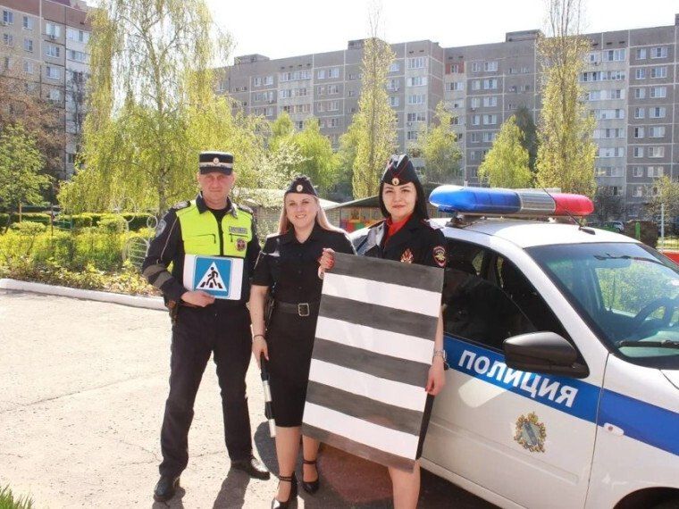 Курчатовская Госавтоинспекция совместно с инспектором по делам несовершеннолетних организовали и провели занятие для воспитанников МАДОУ «Детский сад №14» Курчатовская Госавтоинспекция совместно с инспектором по делам несовершеннолетних организовали и провели занятие для воспитанников МАДОУ «Детский сад №14»