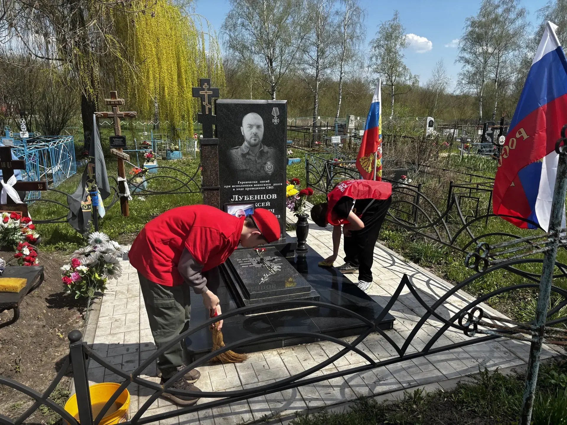 Юнармейский отряд имени Героя Советского Союза Н. С. Шенцова и активисты «Движения Первых» Рудавской школы провели памятную акцию «#Герои_СВО» в преддверии Дня Победы Юнармейский отряд имени Героя Советского Союза Н. С. Шенцова и активисты «Движения Первых» Рудавской школы провели памятную акцию «#Герои_СВО» в преддверии Дня Победы