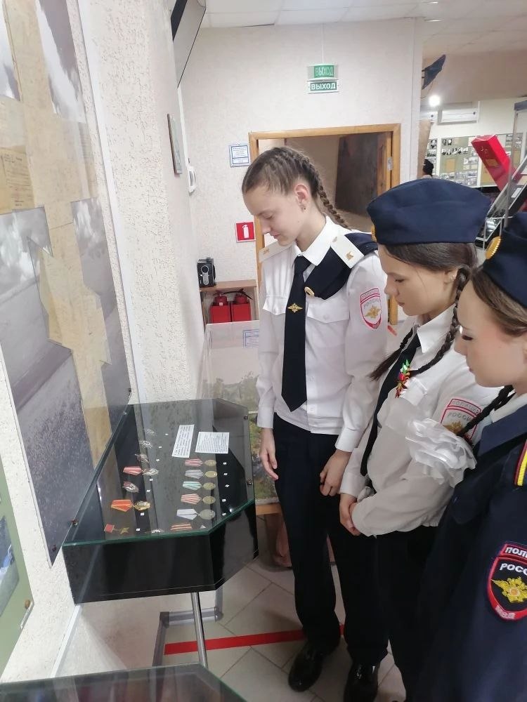 Курские транспортные полицейские и воспитанники кадетского отряда побывали на местах боевой славы Курские транспортные полицейские и воспитанники кадетского отряда побывали на местах боевой славы