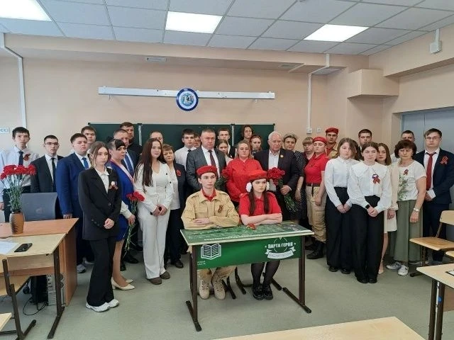 В Залининской школ открыли «Парту Героя»