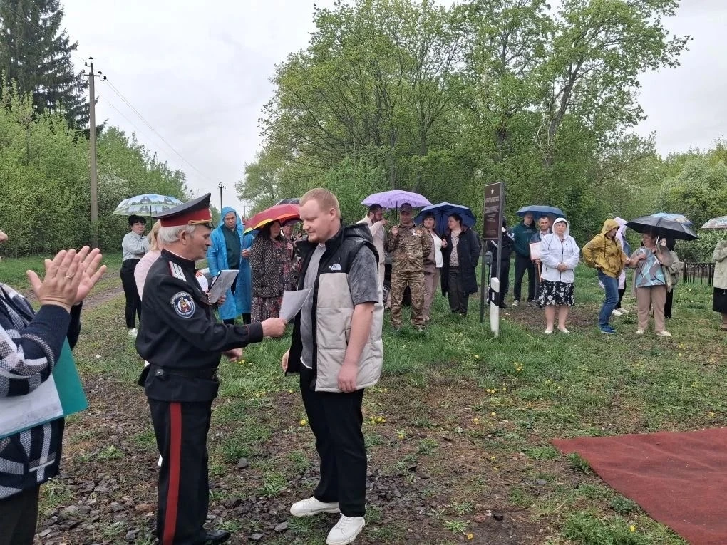 Под руководством атамана "СКВРиЗ" в Поныровском районе Зиновьева Ивана Максимовича, состоялось торжественное награждение наших земляков Под руководством атамана "СКВРиЗ" в Поныровском районе Зиновьева Ивана Максимовича, состоялось торжественное награждение наших земляков