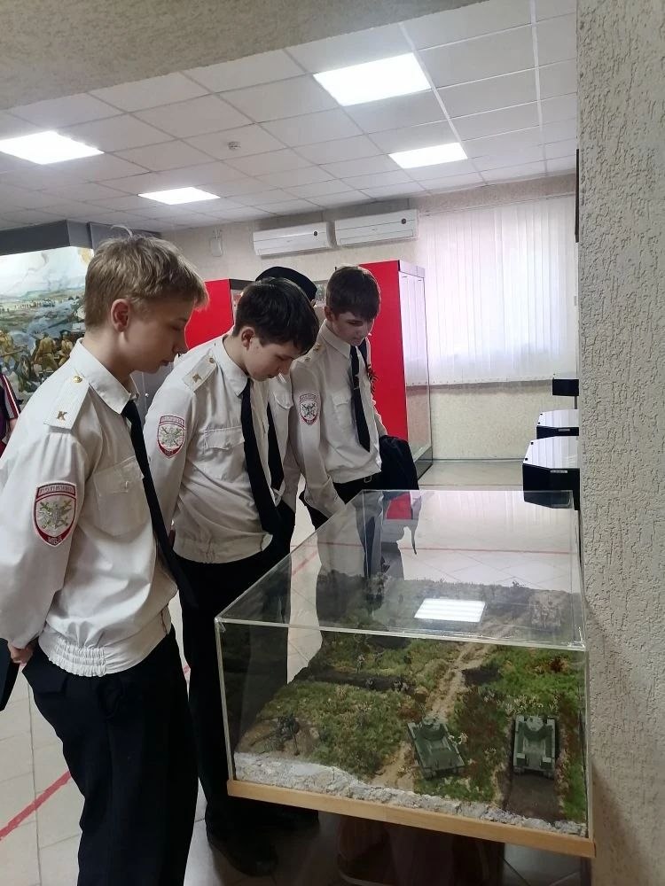 Курские транспортные полицейские и воспитанники кадетского отряда побывали на местах боевой славы Курские транспортные полицейские и воспитанники кадетского отряда побывали на местах боевой славы