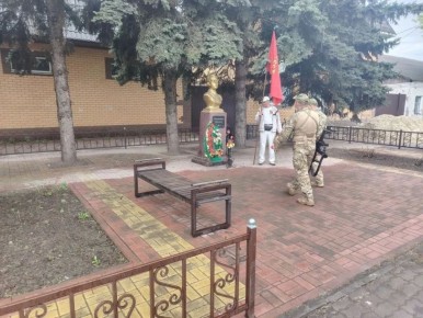Сегодня в честь праздника. 9 мая состоялось возложение цветов и венков к памятным местам на территории Кореневского района
