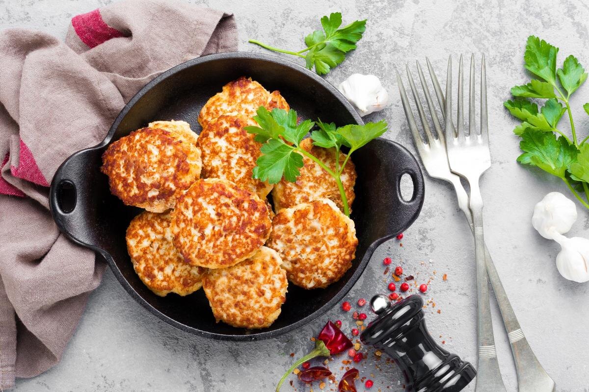 Секреты идеального фарша: хлеб или батон, лук по вкусу