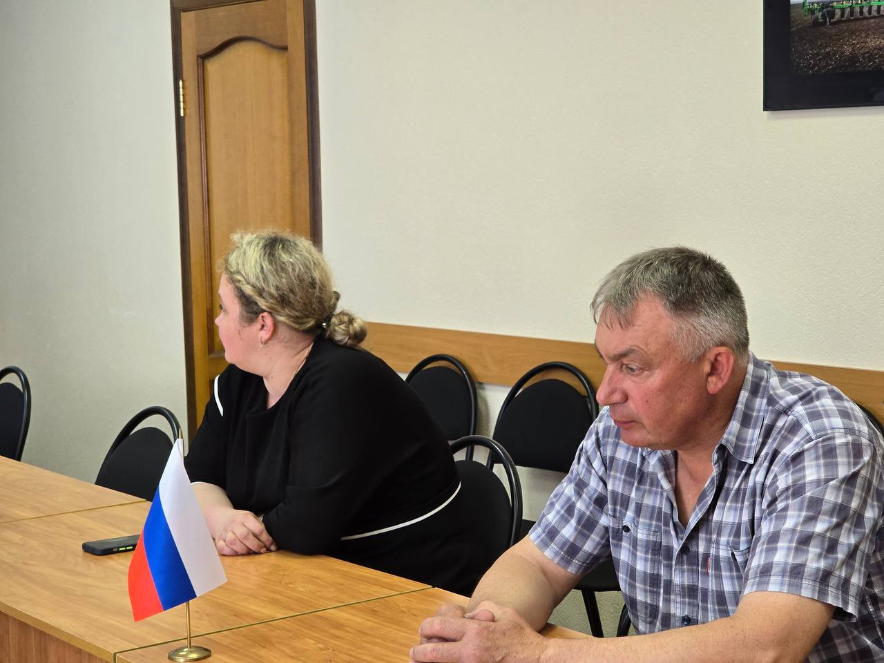 Екатерина Харченко: В рамках подготовки к предварительному голосованию партии «Единая Россия» встретилась с главами сельских советов Дмитриевского района Екатерина Харченко: В рамках подготовки к предварительному голосованию партии «Единая Россия» встретилась с главами сельских советов Дмитриевского района