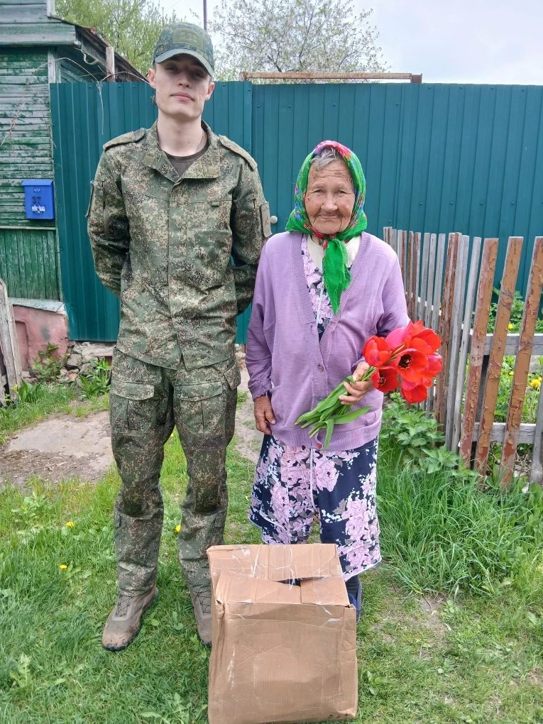 В день воинской славы России специалист отдела молодежной политики, физической культуры и спорта Администрации Льговского района Вячеслав Францев совместно с участником Специальной Военной Операции посетили узника... В день воинской славы России специалист отдела молодежной политики, физической культуры и спорта Администрации Льговского района Вячеслав Францев совместно с участником Специальной Военной Операции посетили узника...