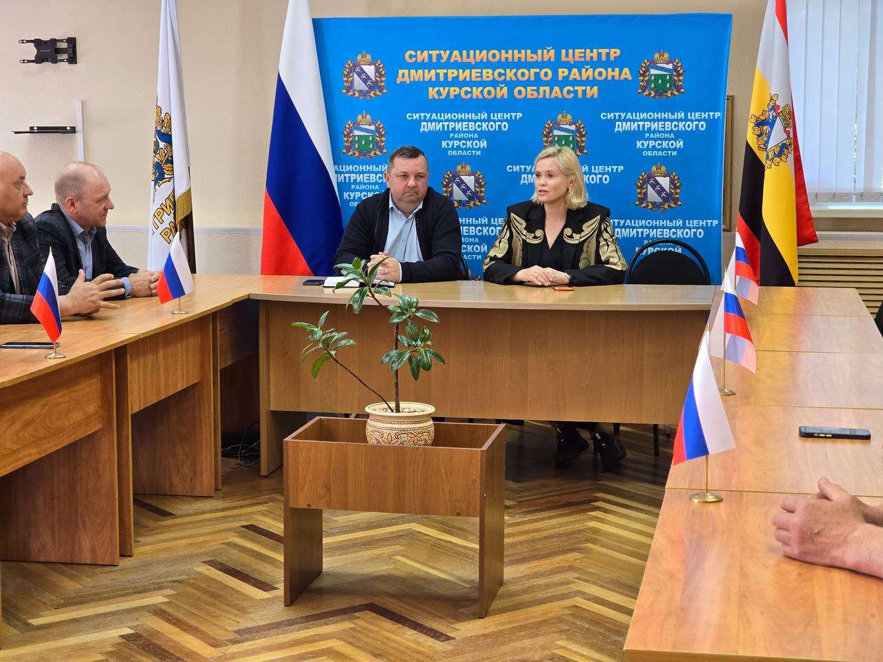 Екатерина Харченко: В рамках подготовки к предварительному голосованию партии «Единая Россия» встретилась с главами сельских советов Дмитриевского района Екатерина Харченко: В рамках подготовки к предварительному голосованию партии «Единая Россия» встретилась с главами сельских советов Дмитриевского района