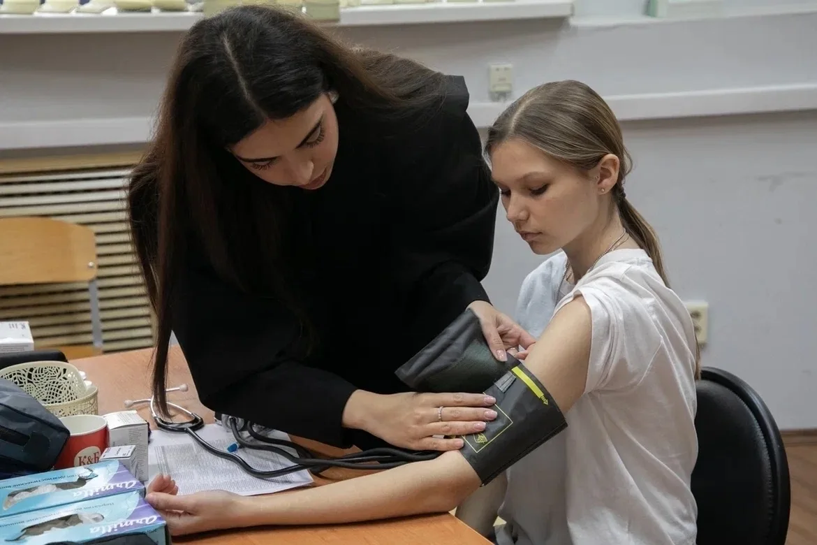 Коллектив Социального центра Курского государственного медицинского университета одержал победу в грантовом конкурсе Росмолодежи среди вузов 2026 года Коллектив Социального центра Курского государственного медицинского университета одержал победу в грантовом конкурсе Росмолодежи среди вузов 2026 года