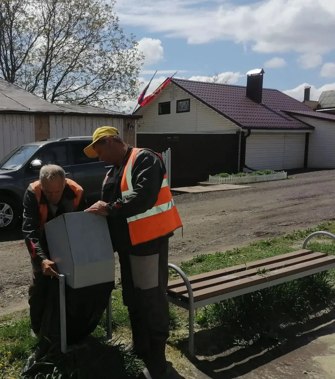Парки и скверы Курска приводят в порядок 32 специалиста Парки и скверы Курска приводят в порядок 32 специалиста