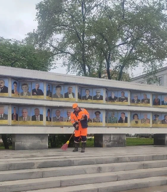 Парки и скверы Курска приводят в порядок 32 специалиста Парки и скверы Курска приводят в порядок 32 специалиста