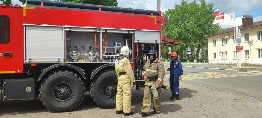 12 мая дежурным караулом ПЧ Фатежского района Противопожарной службы комитета региональной безопасности Курской области проведено оперативно-тактическое изучение района выезда 12 мая дежурным караулом ПЧ Фатежского района Противопожарной службы комитета региональной безопасности Курской области проведено оперативно-тактическое изучение района выезда
