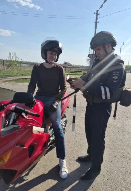 В минувшие выходные сотрудники Госавтоинспекции Курчатова провели масштабный рейд, направленный на выявление водителей, управляющих транспортными средствами в состоянии опьянения, а также на пресечение нарушений среди... В минувшие выходные сотрудники Госавтоинспекции Курчатова провели масштабный рейд, направленный на выявление водителей, управляющих транспортными средствами в состоянии опьянения, а также на пресечение нарушений среди...