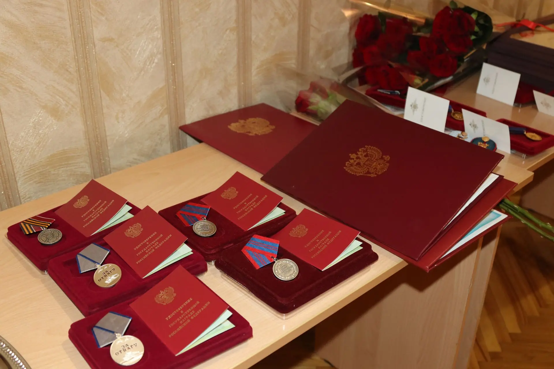 В УМВД России по Курской области состоялось торжественное награждение сотрудников, достигших высоких показателей службы