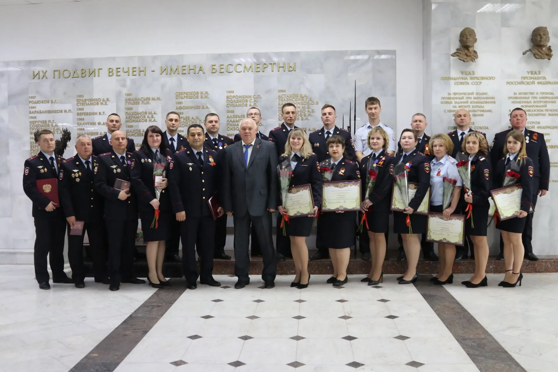 В УМВД России по Курской области состоялось торжественное награждение сотрудников, достигших высоких показателей службы В УМВД России по Курской области состоялось торжественное награждение сотрудников, достигших высоких показателей службы