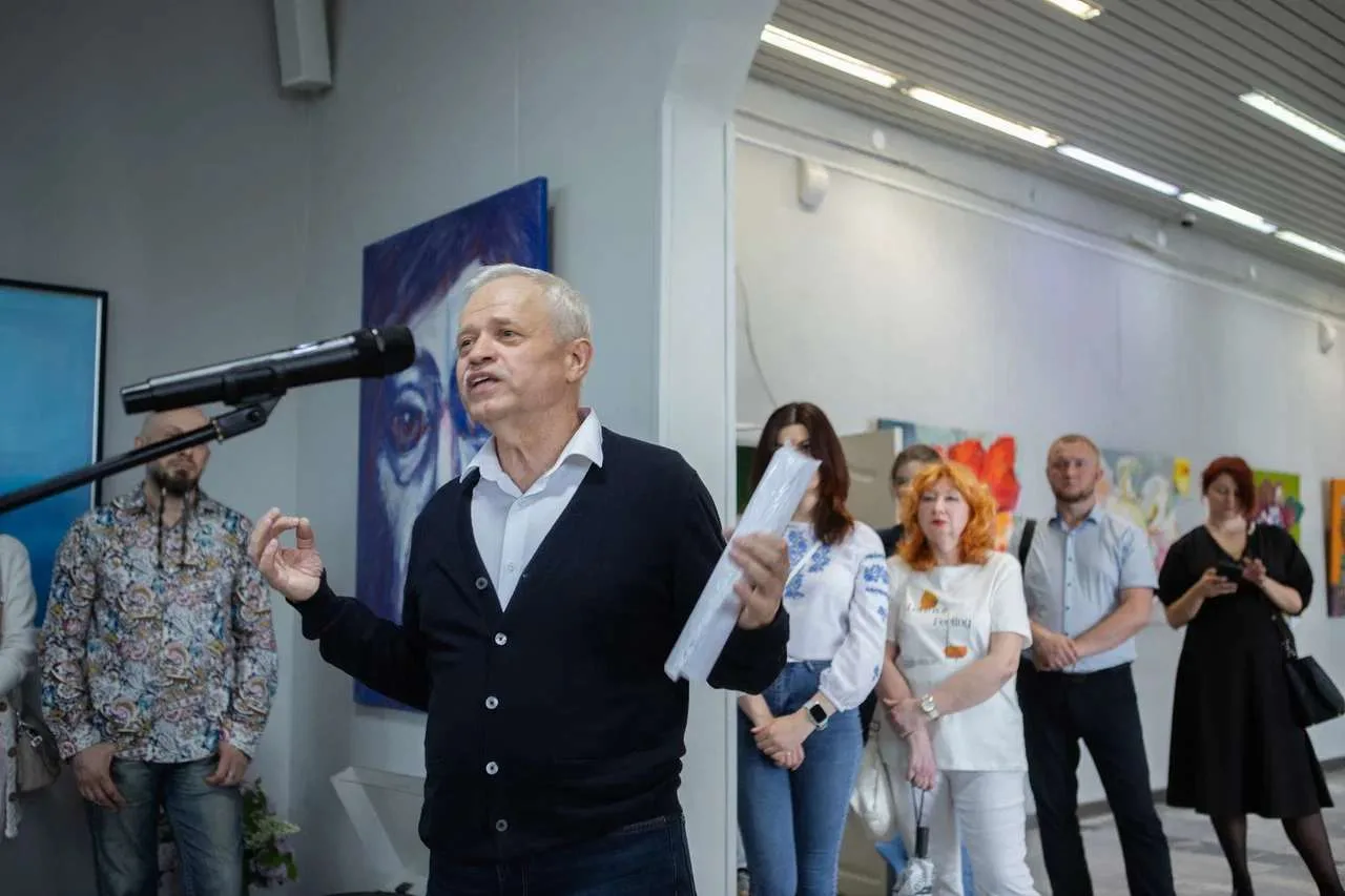 В Курске открылась выставка «Свои пути» памяти художника Олега Радина В Курске открылась выставка «Свои пути» памяти художника Олега Радина