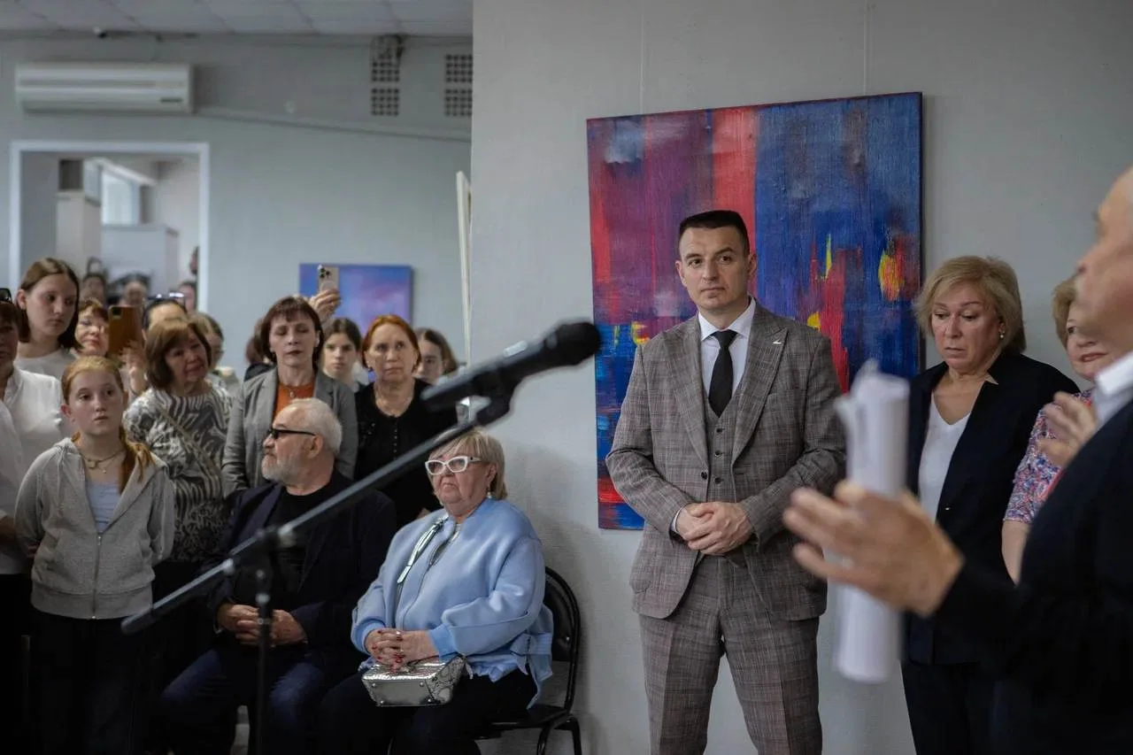 В Курске открылась выставка «Свои пути» памяти художника Олега Радина В Курске открылась выставка «Свои пути» памяти художника Олега Радина