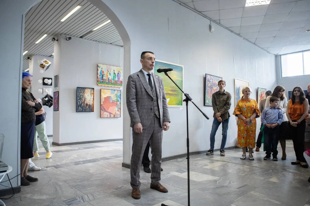В Курске открылась выставка «Свои пути» памяти художника Олега Радина В Курске открылась выставка «Свои пути» памяти художника Олега Радина